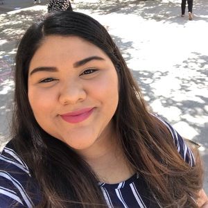 Meet your Posher, Deyanira